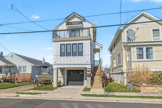 Detached House in Ventnor City, Atlantic County