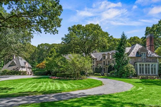 Detached House in Upper Brookville, Nassau County