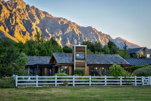 Detached House in Queenstown, Queenstown-Lakes District