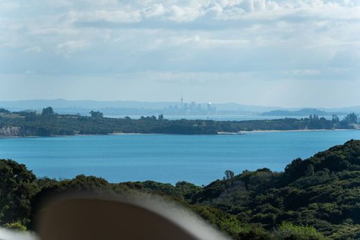 Land in Waiheke, Auckland