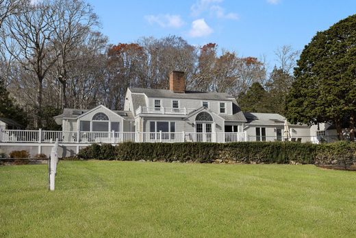 Detached House in South Dartmouth, Bristol County