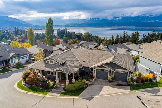 Смежная Вилла, Сэлмон-Арм, British Columbia