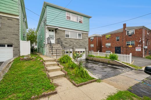 Luxury home in Irvington, Essex County