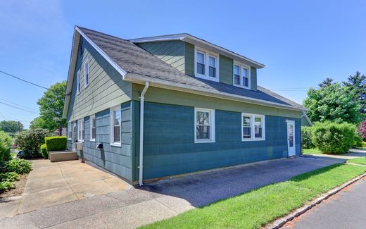Luxury home in Albertson, Nassau County