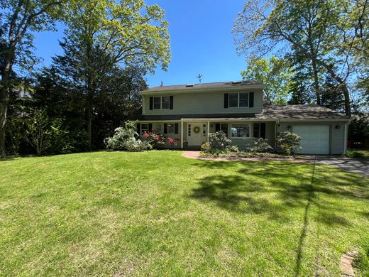 Detached House in Aquebogue, Suffolk County