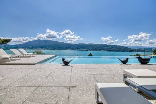 Einfamilienhaus in Annecy, Haute-Savoie