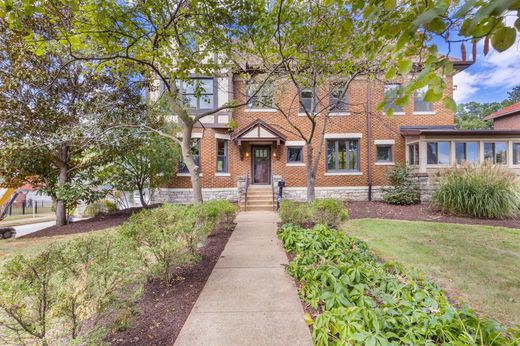 Detached House in University City, Saint Louis County