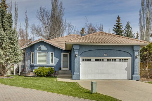 Detached House in Calgary, Alberta