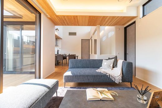 Detached House in Tokyo, Tokyo Prefecture