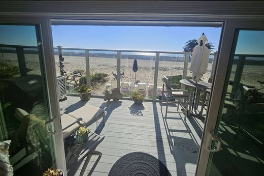 Luxury home in Surfside, Orange County