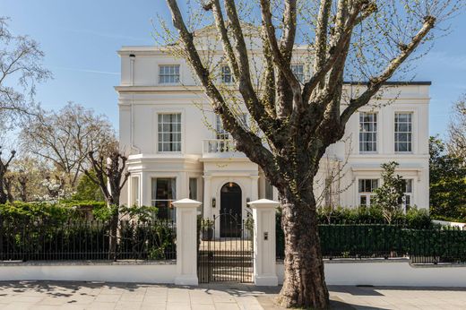 Detached House in London, Greater London