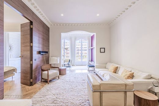 Apartment / Etagenwohnung in Barcelona, Provinz Barcelona