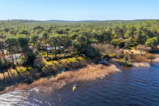 Detached House in Lacanau, Gironde