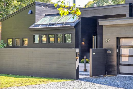 Detached House in East Falmouth, Barnstable County