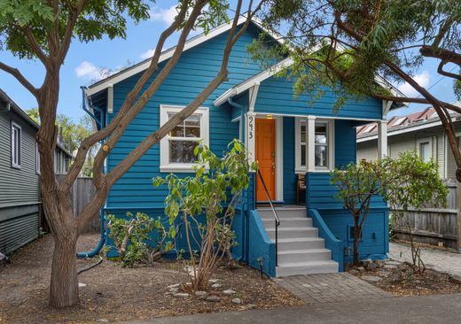 Detached House in Oakland, Alameda County