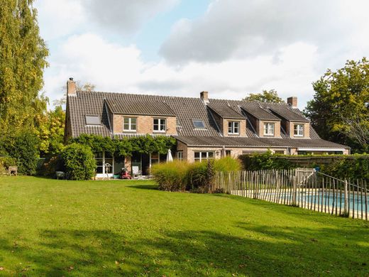 단독 저택 / Sint-Genesius-Rode, Provincie Vlaams-Brabant