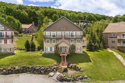 Apartment / Etagenwohnung in Sutton, Montérégie