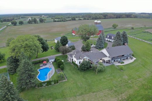 Country House in Mulmur, Ontario