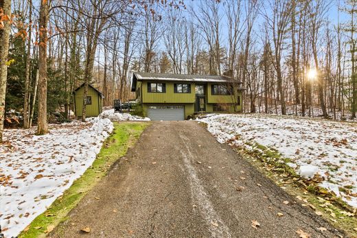Detached House in Manchester, Bennington County