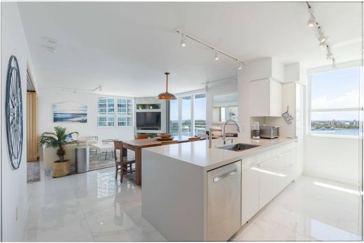 Apartment / Etagenwohnung in Miami Beach, Miami-Dade County