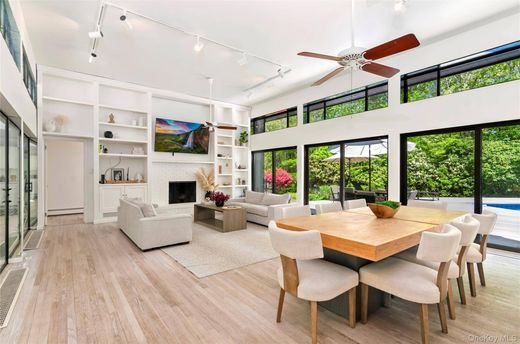 Detached House in Westhampton, Suffolk County