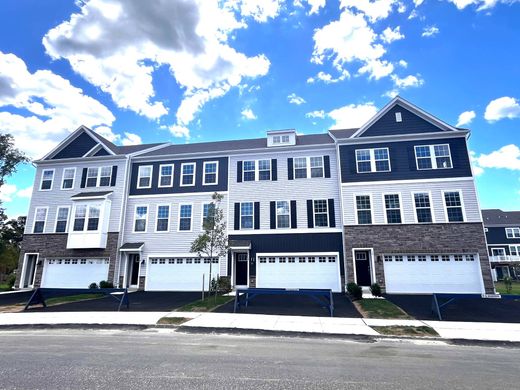 Townhouse in Tinton Falls, Monmouth County