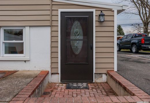 Apartment in Babylon, Suffolk County