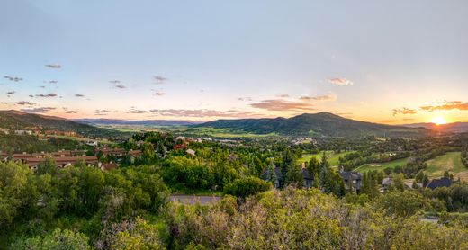 Steamboat Springs, Routt Countyの土地