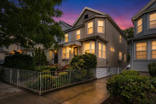 Detached House in Rego Park, Queens