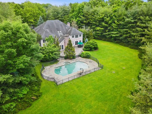 Detached House for sale in Purchase