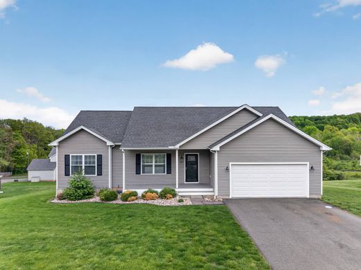 Detached House in Middletown, Middlesex County