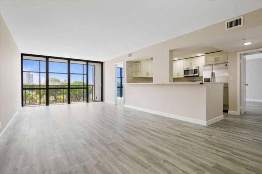 Apartment in Hallandale, Broward County