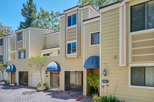 Townhouse in Westlake Village, Los Angeles County