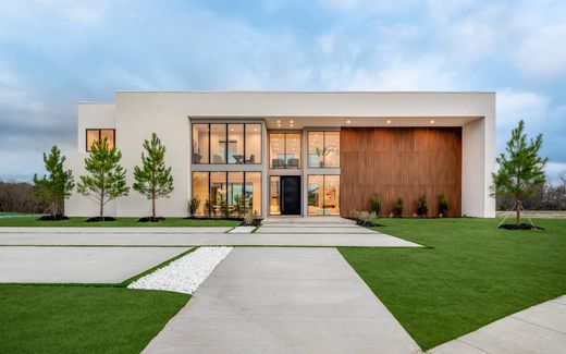 Detached House in Heath, Rockwall County