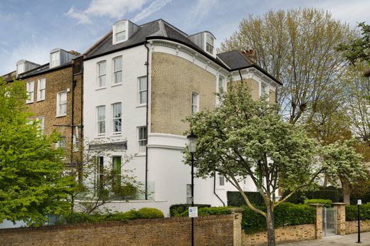 Detached House in London, Greater London