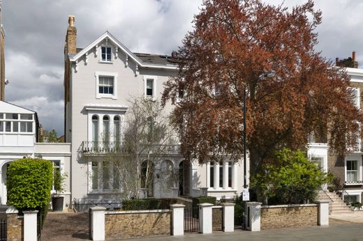 Detached House in London, Greater London