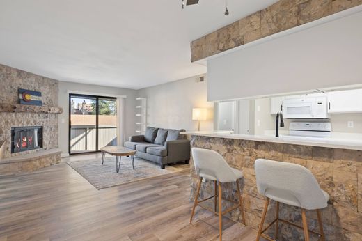 Apartment in Arvada, Jefferson County