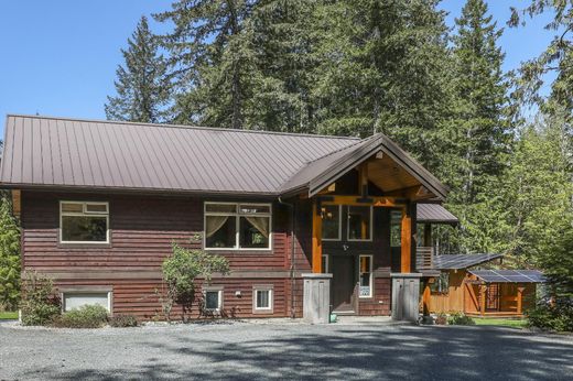 Vrijstaand huis in Sproat Lake, British Columbia