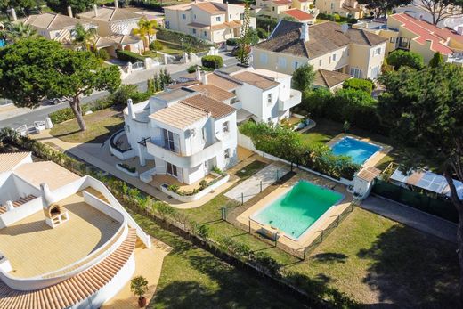 Συγκρότημα ανεξάρτητων κατοικιών σε Loulé, Distrito de Faro