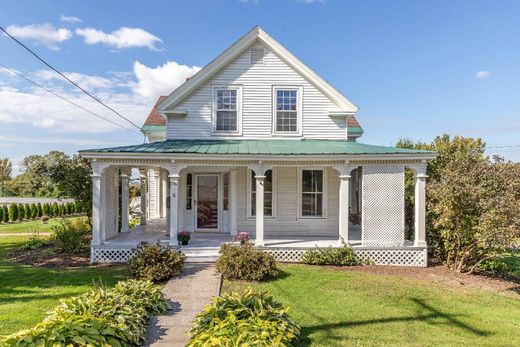 Detached House in Saint Albans Bay, Franklin County