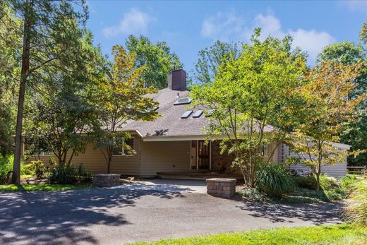 Einfamilienhaus in Tinton Falls, Monmouth County