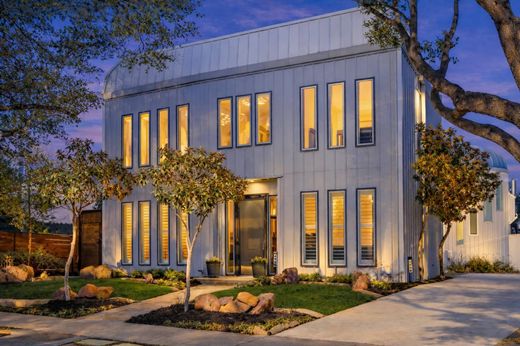 Detached House in Dallas, Dallas County