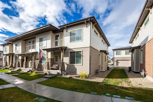 Riverton, Salt Lake Countyのタウンハウス