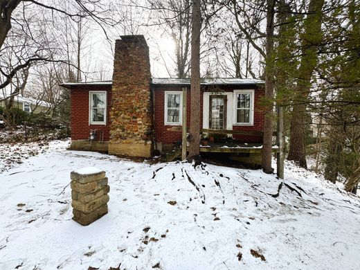 Detached House in Sea Cliff, Nassau County