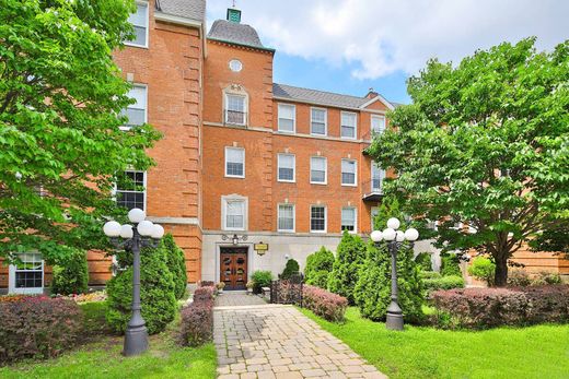 Appartement in Mont-Royal, City of Montréal