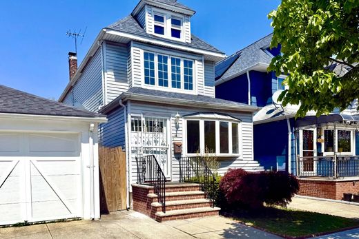 Detached House in Forest Hills, Queens
