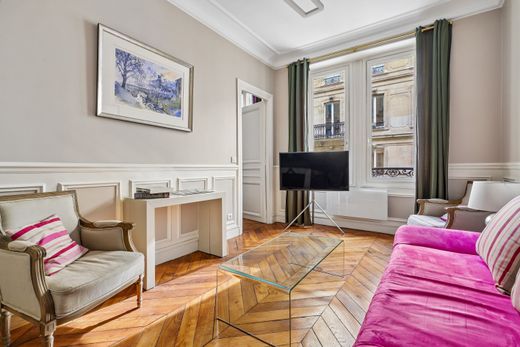 Apartment in Chatelet les Halles, Louvre-Tuileries, Palais Royal, Paris