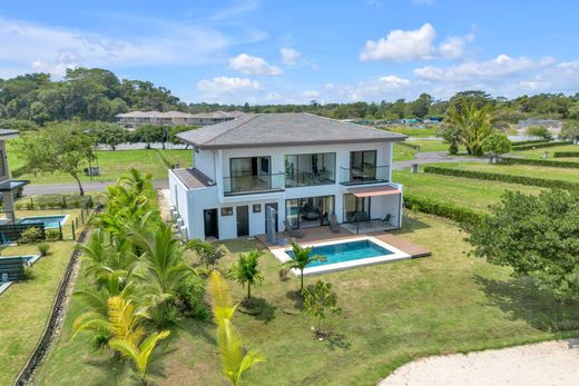Vrijstaand huis in Playa Hermosa, Garabito