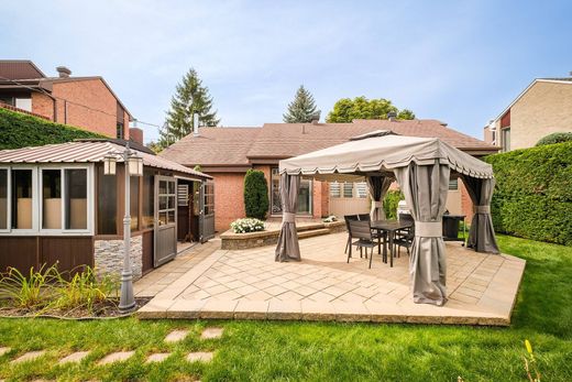 Dom jednorodzinny w Boucherville, Montérégie