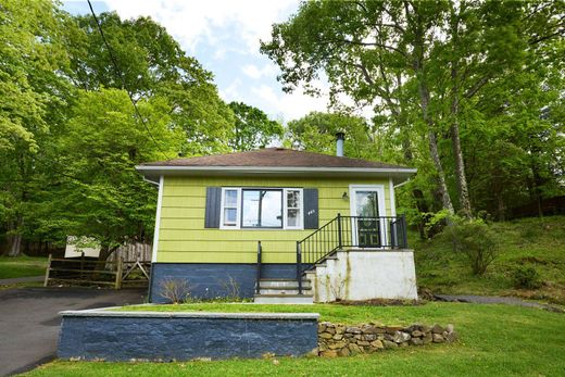 Detached House in Valley Cottage, Rockland County